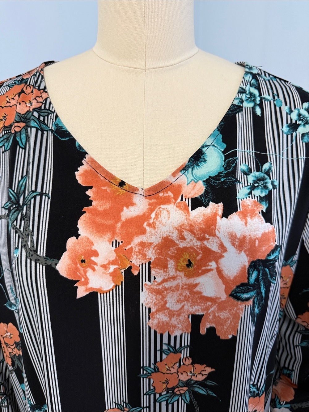 Chico's Black and Teal Floral Tunic Size 2(L) - Picture 3 of 15